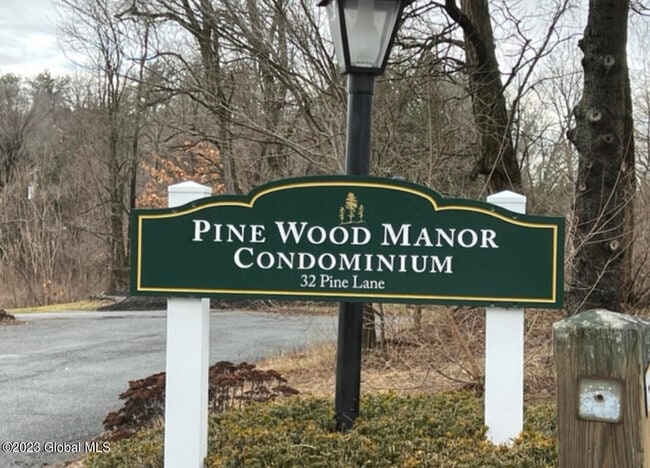 Building Photo - 32B Pine Ln