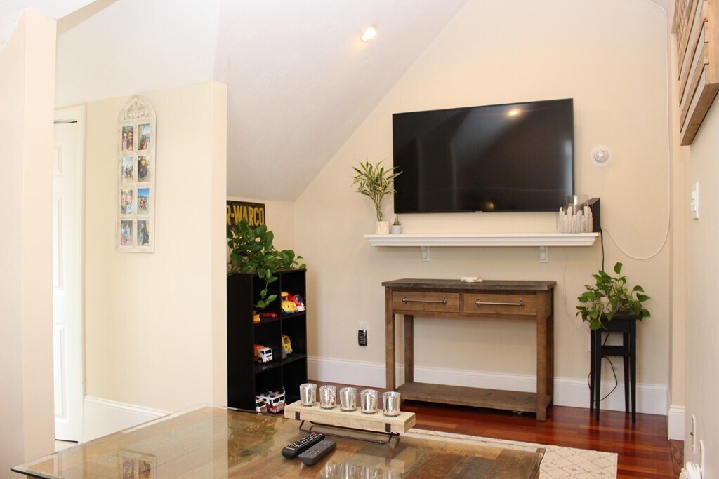 Living Room - 315 Franklin St