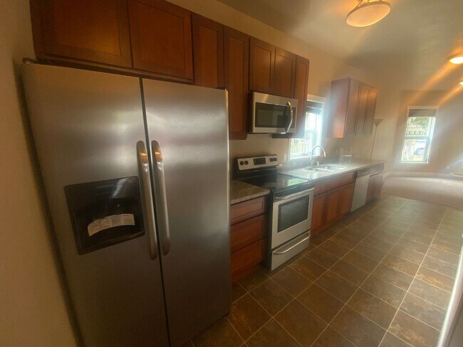 Building Photo - Newly Remodeled Tacoma Gem - Modern Comfor...