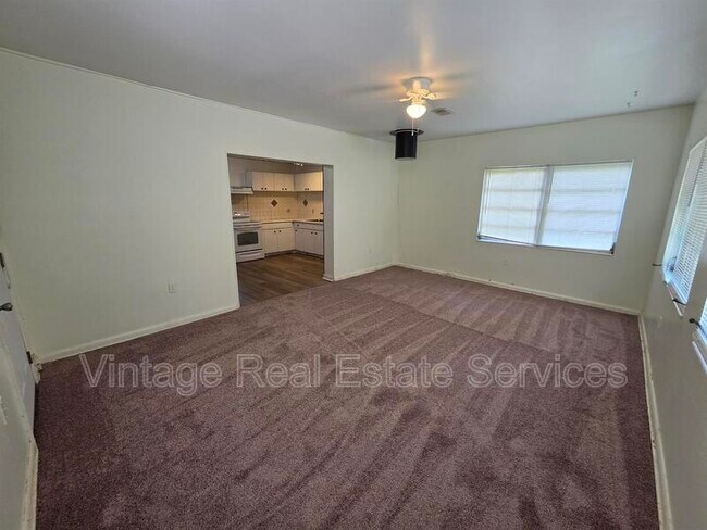 Building Photo - 1103 N Crystal Terrace