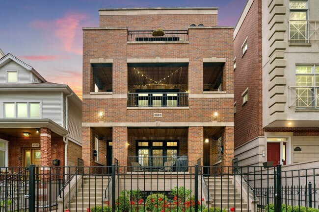 Building Photo - 3820 N Greenview Ave