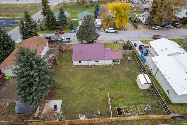 Building Photo - 471 W Elm St