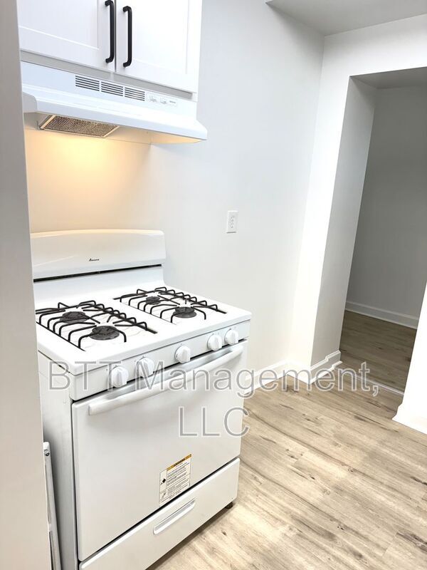 Building Photo - 8800 Plymouth St