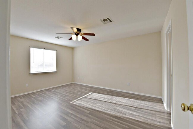 Building Photo - 105 Mesa Dr