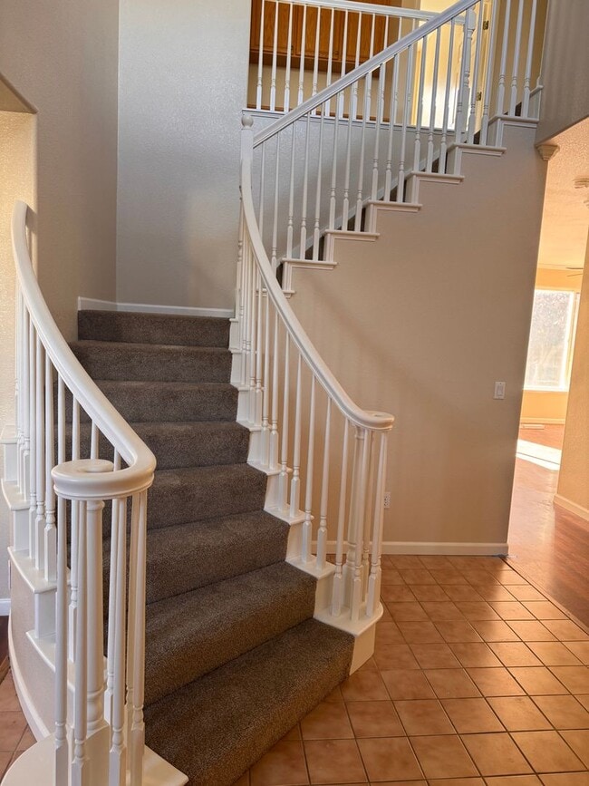 Building Photo - Freshly Painted 4-Bedroom Home