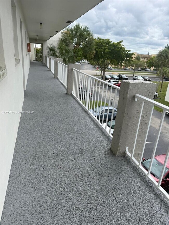 Building Photo - 8220 Sunrise Lakes Blvd