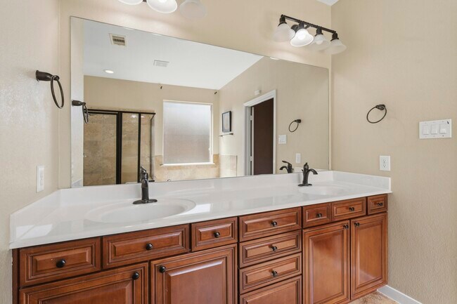 Building Photo - 25907 Foxrun Vista Dr