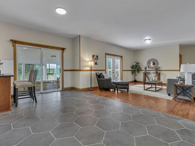 Building Photo - Your country retreat awaits!