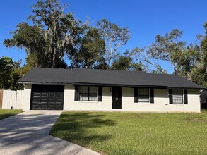 Building Photo - NEAR DOWNTOWN MOUNT DORA