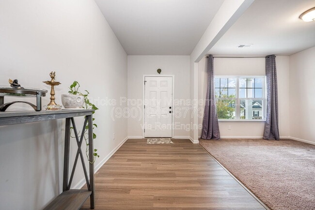 Building Photo - 9046 Evercrisp Ln