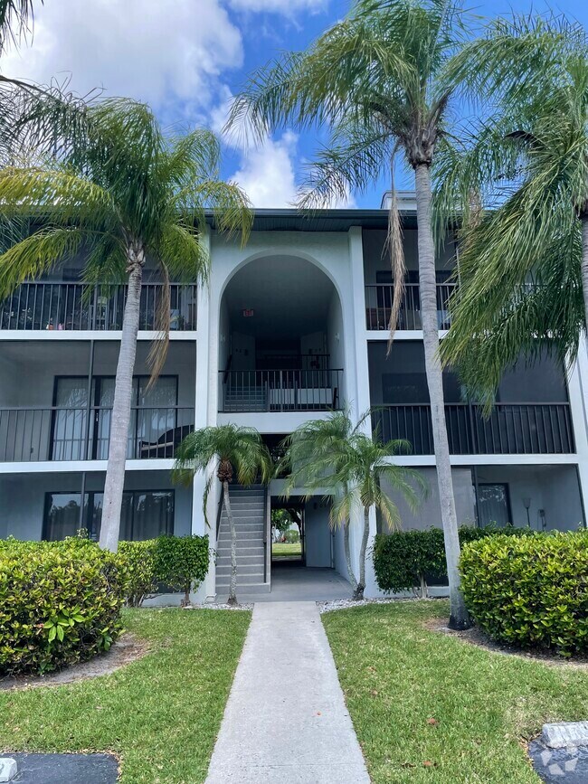 Building Photo - 1015 Green Pine Blvd