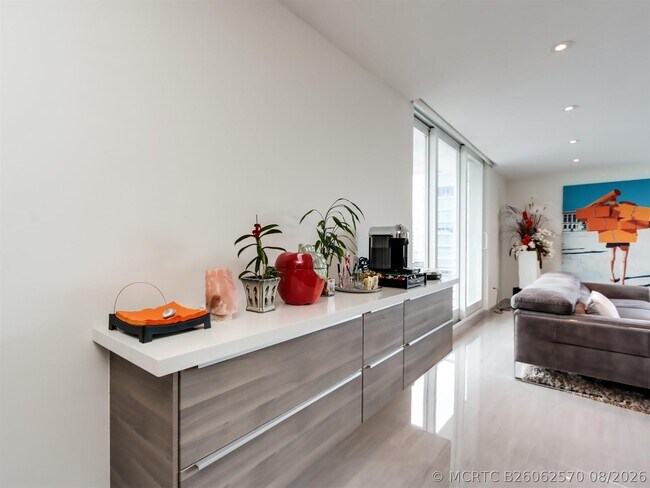 Building Photo - 888 Intracoastal Dr