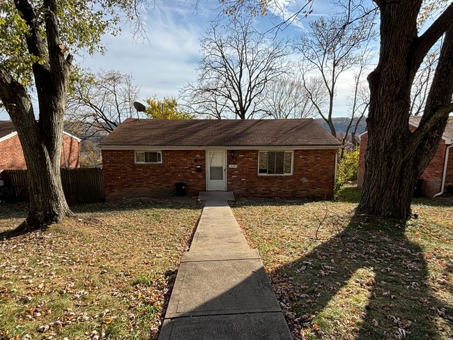 Primary Photo - 3 Bedroom Home in Carnegie!