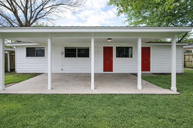 Building Photo - 2118 17th Ave N