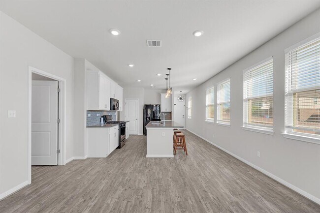 Building Photo - 101 Mountain Valley St