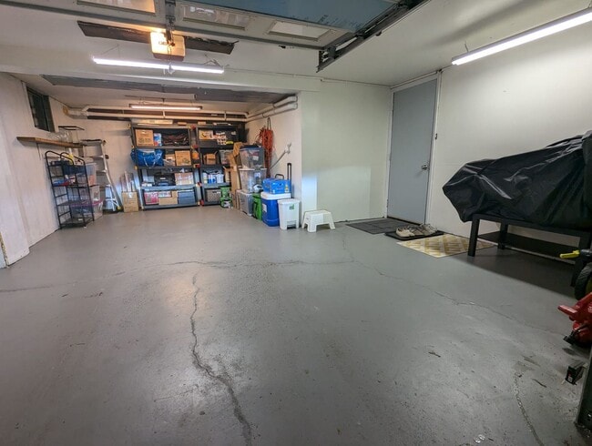 Building Photo - Beautiful 3-bedroom, 1.5-bathroom split-le...