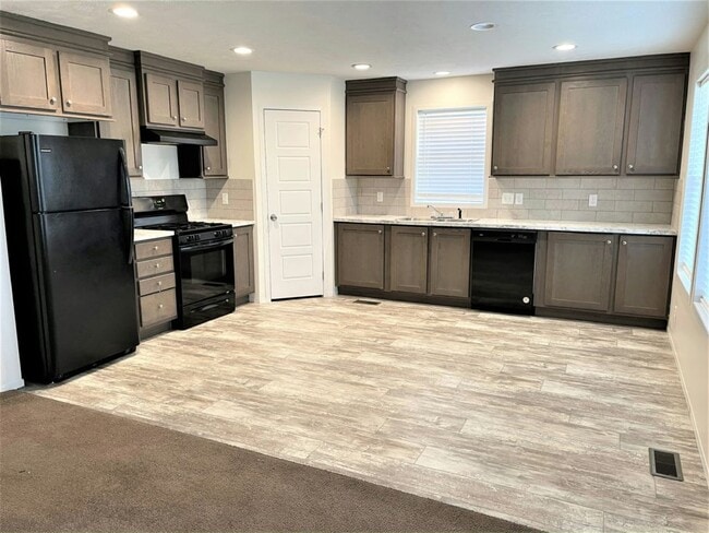 Building Photo - 248 Canary Dr