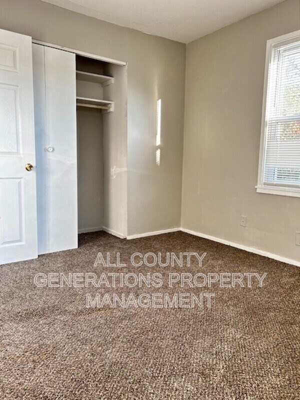 Building Photo - 960 N Central Dr