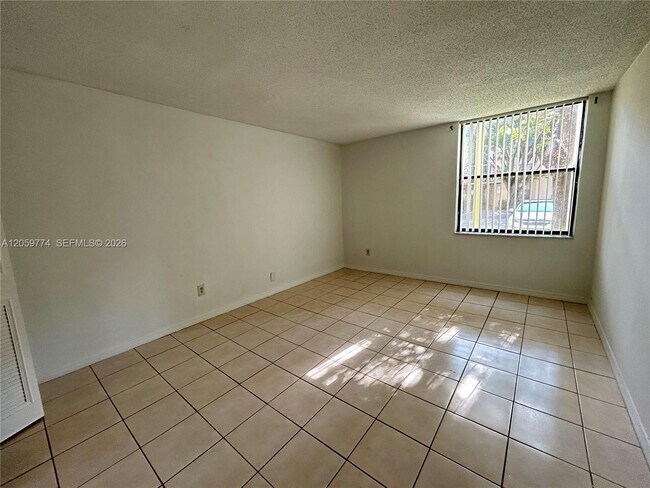Building Photo - 14301 N Kendall Dr