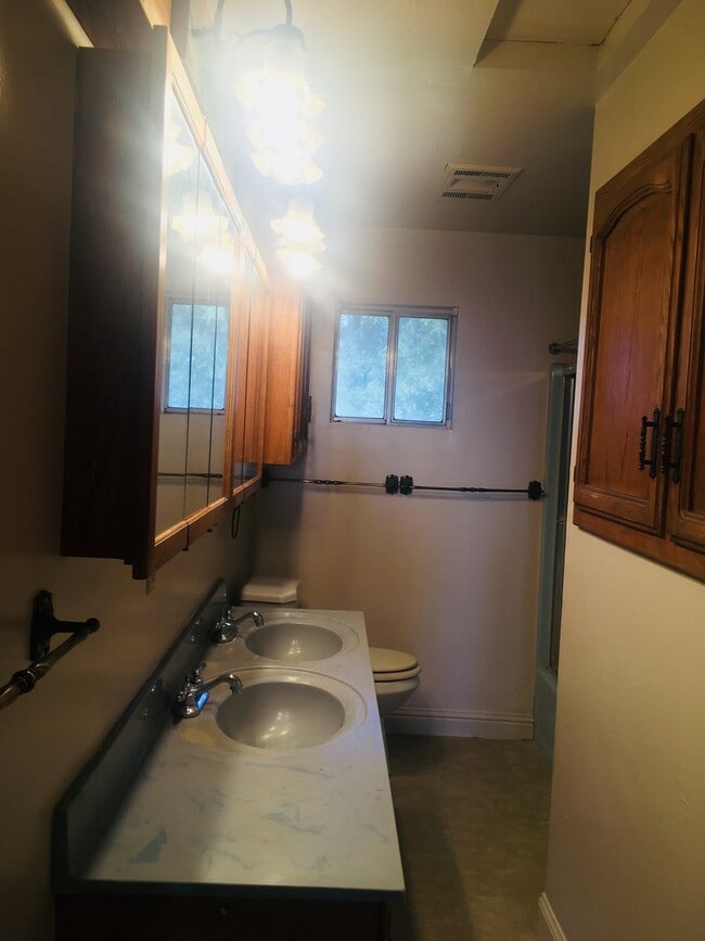 Building Photo - 2-Story Country home!