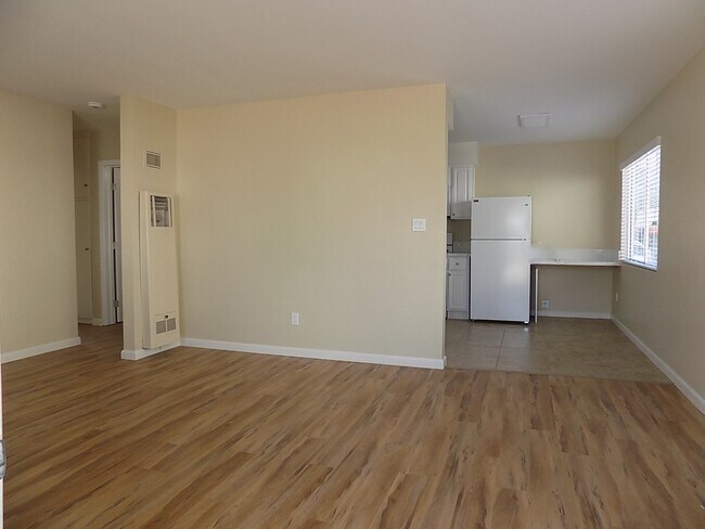 Building Photo - m497 - Mateer