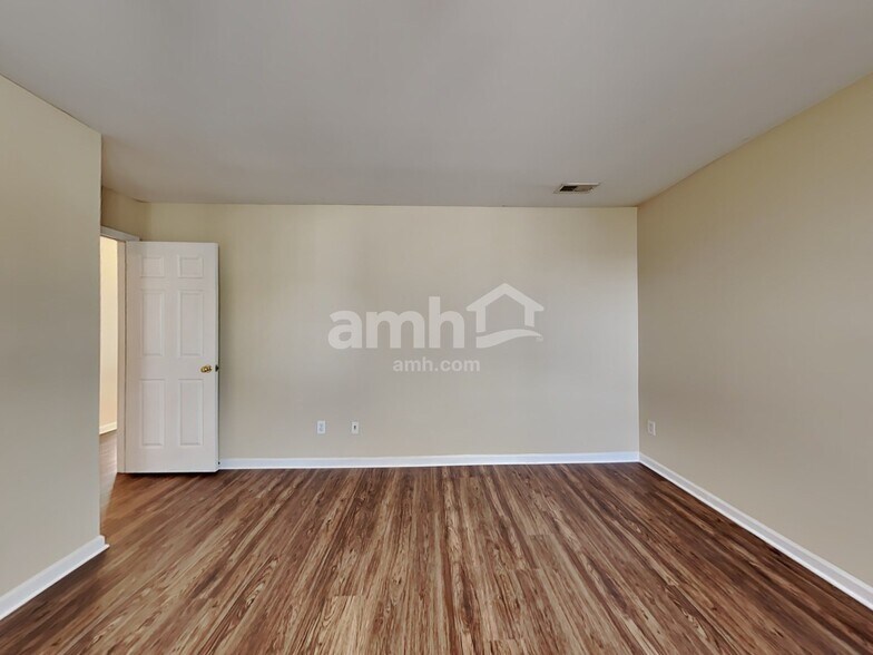 Building Photo - 8701 Poteat Dr