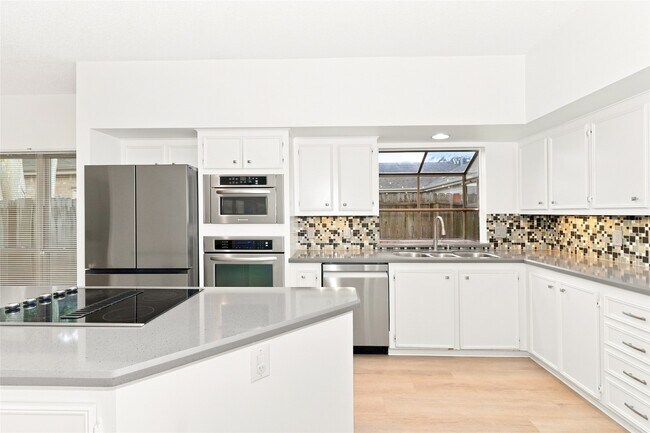 Building Photo - 2234 Foreland Dr