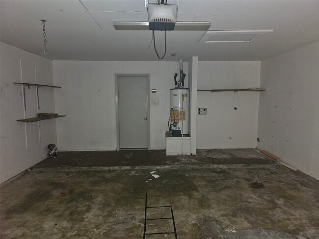 Building Photo - 3206 Pebble Lake Dr