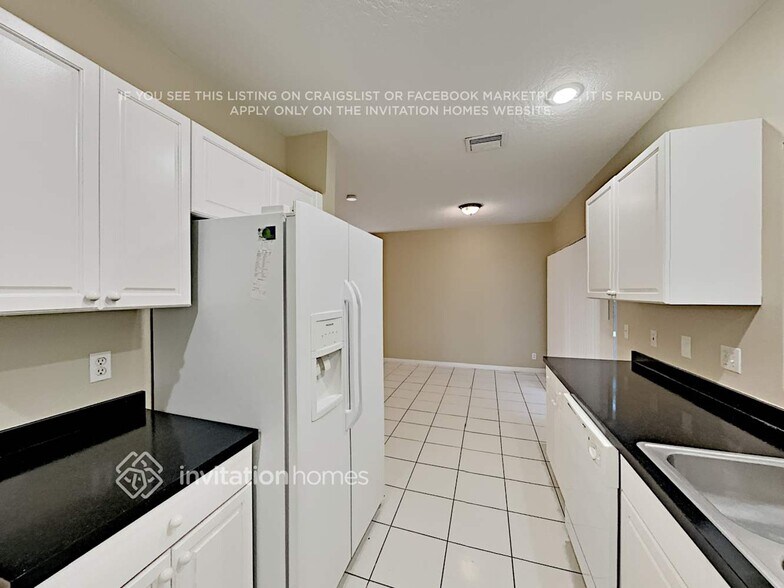 Building Photo - 3811 Jasmine Ln