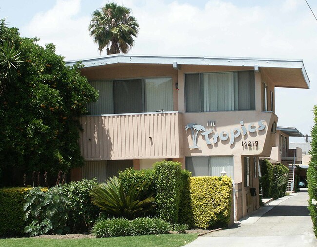 Building Photo - The Tropics