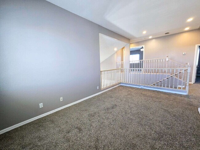 Building Photo - "Spacious 3-Bed Oasis with 2.5 Baths on Funston Way, Las Vegas - 2,264 Sq. Ft. of Comfort!"