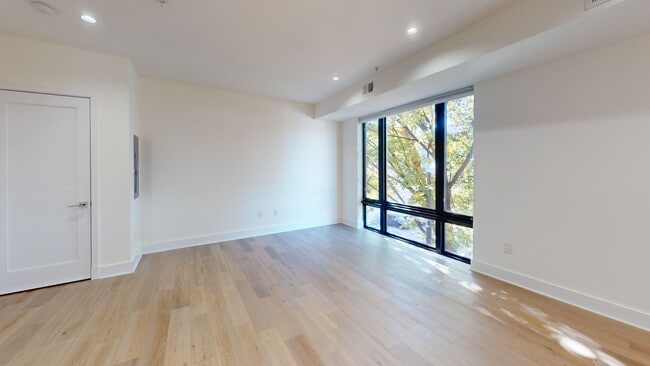 Building Photo - Newly Renovated Two Bedroom Two Bathroom W/Off Street Parking