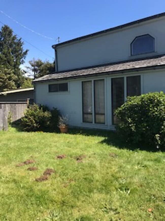 Building Photo - Pet-friendly Trinidad cottage near the beach & shopping!