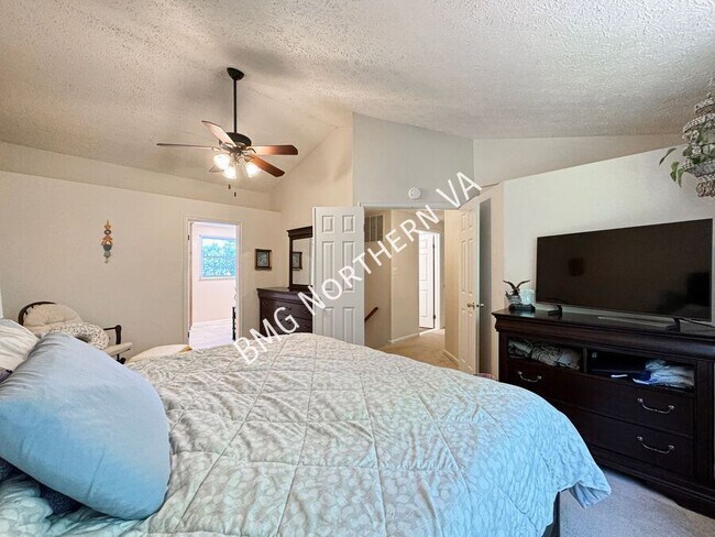 Building Photo - 3821 Jocelyn Dr