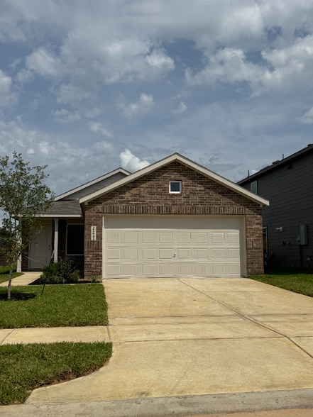 Primary Photo - 21642 Cottonwood Mdws Trl