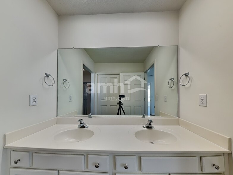 Building Photo - 133 Tudor Downs Rd