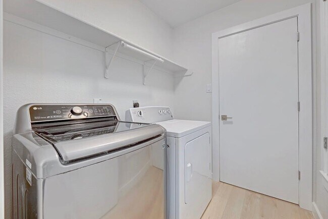 Building Photo - 2111 Rick Whinery Dr