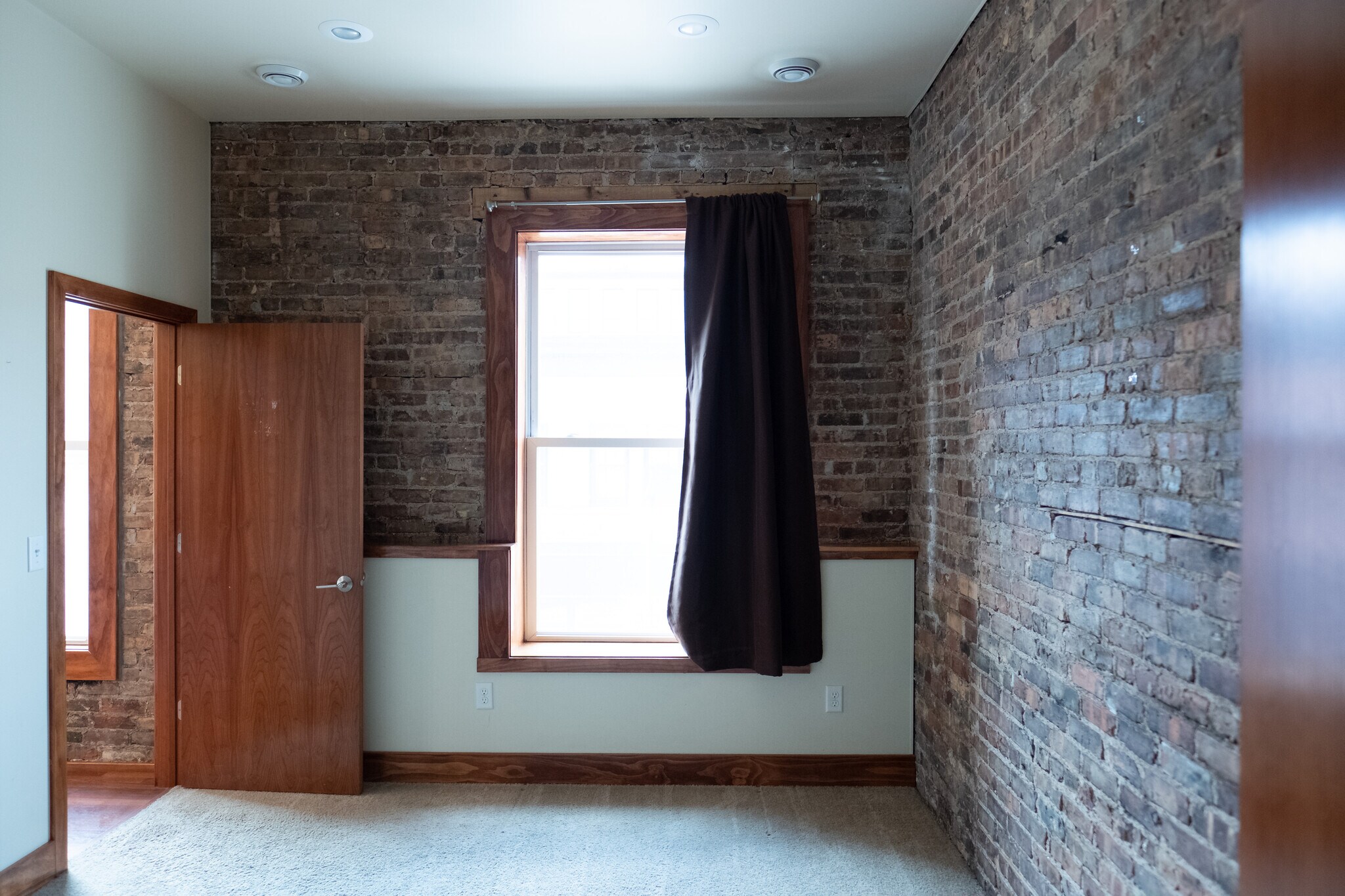 Building Photo - 418 Shelden Ave