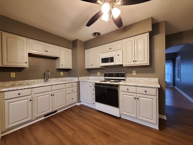 Building Photo - Wonderfully updated 3BR, 2BA home!