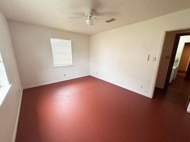 Building Photo - 132 Lake Breeze Dr