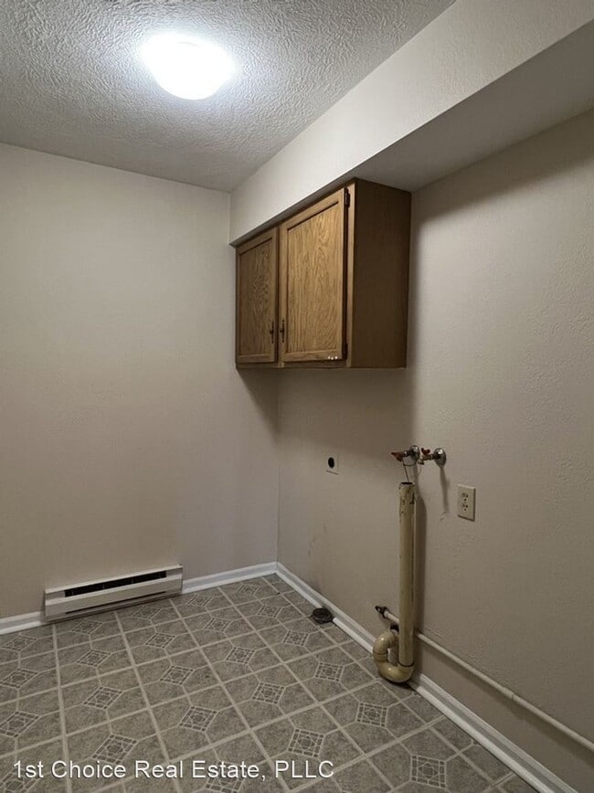 Building Photo - 2 br, 1 bath House - 420 West