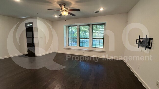 Building Photo - 872 TX-5