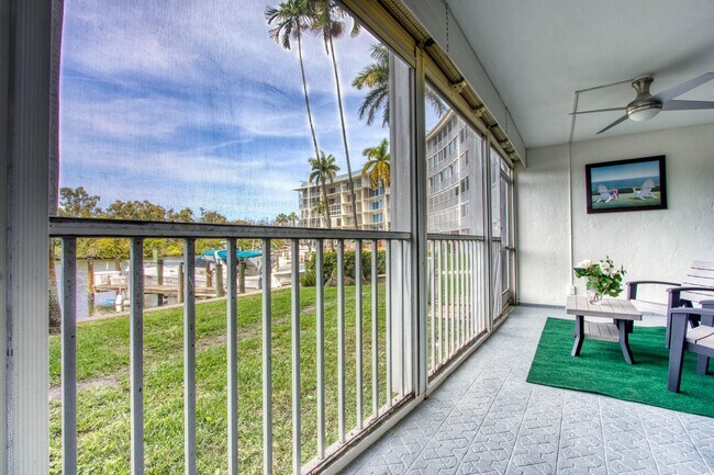 Building Photo - 1301 E Hillsboro Blvd