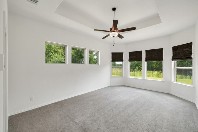Building Photo - 3100 Greenbriar Dr