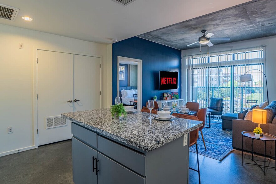 Building Photo - 333 E Roosevelt St