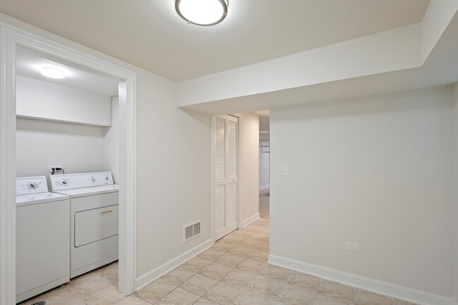 Building Photo - 6505 S Woodlawn Ave