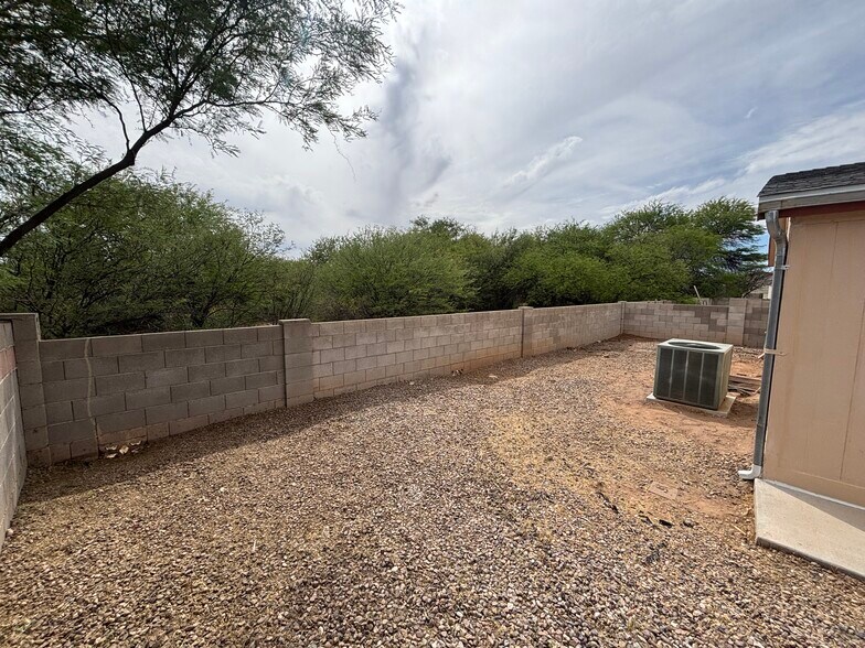 Building Photo - 4098 E White Water Dr