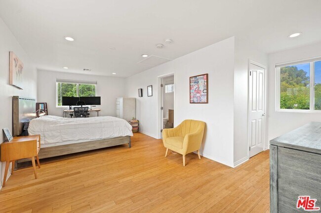 Building Photo - 2348 29th St