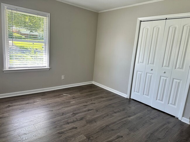 Building Photo - Charming 3 Bed 1 Bath minutes from Downtow...