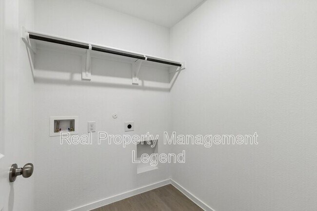 Building Photo - 216 Asterwood Ln